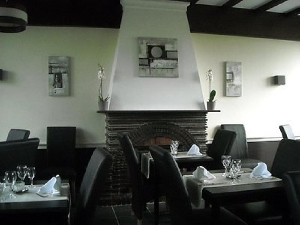 Logis Auberge Des Aulnettes Herouville-Saint-Clair Exterior photo